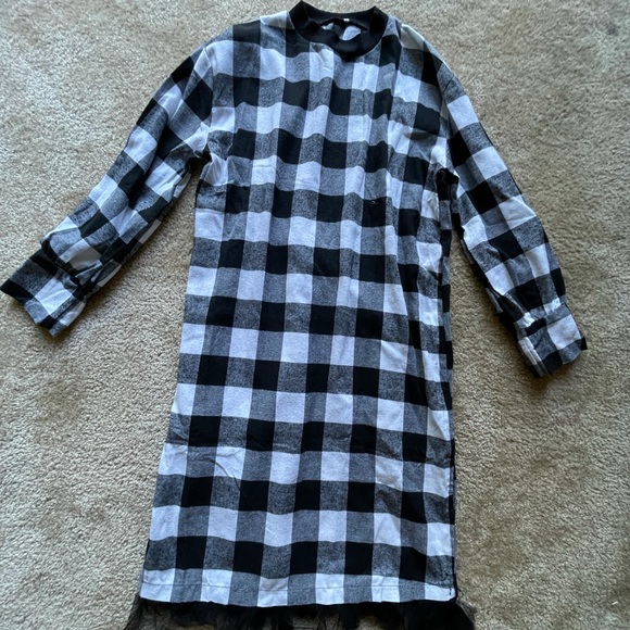 Black and White Dress - Picture 5 of 5